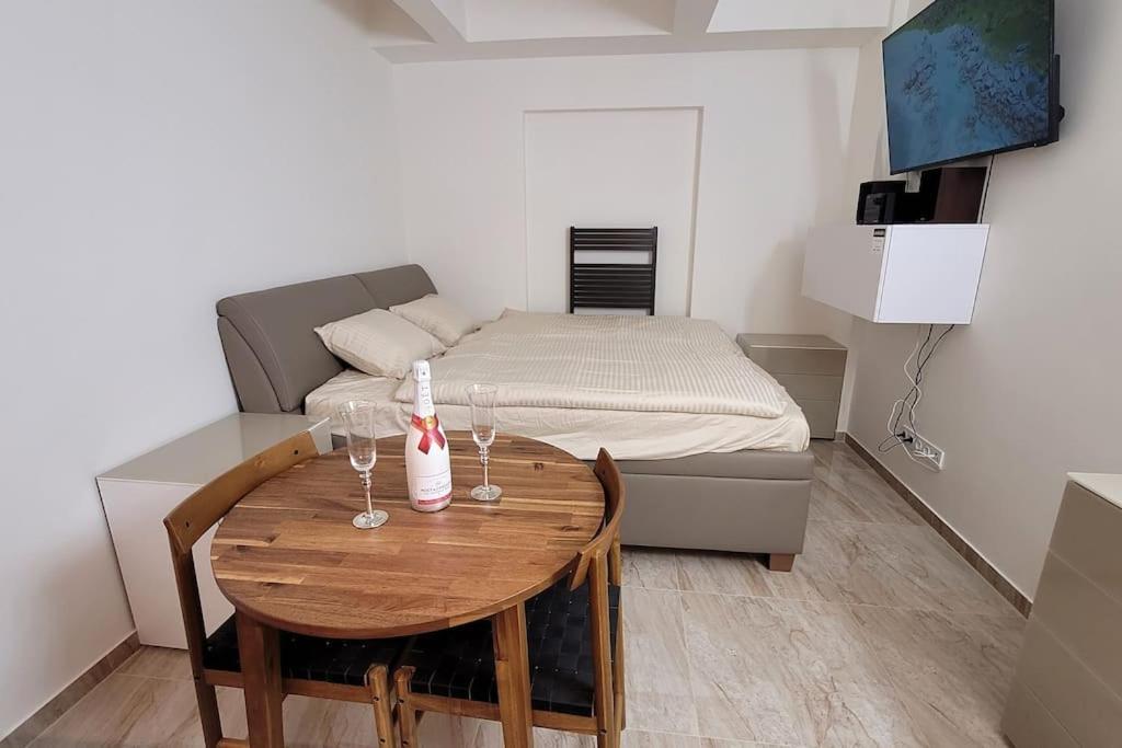 Luxusni Apartman Nedaleko Centra Praga Esterno foto