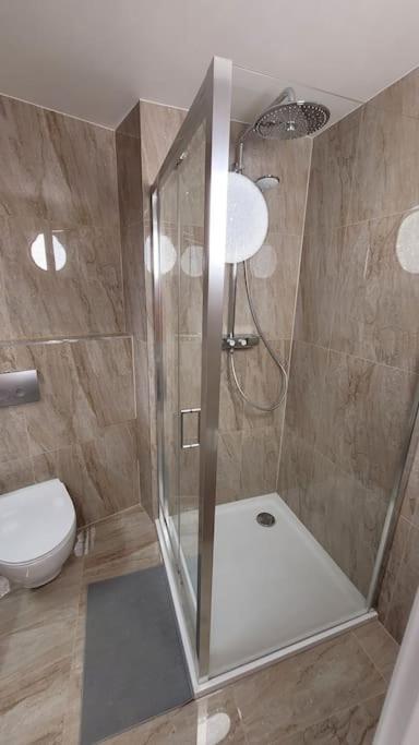 Luxusni Apartman Nedaleko Centra Praga Esterno foto